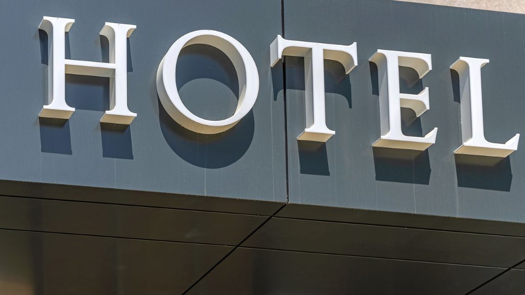 Channel Letter Signs VS Dimensional Lettering: Which Is Right For Your Storefront?